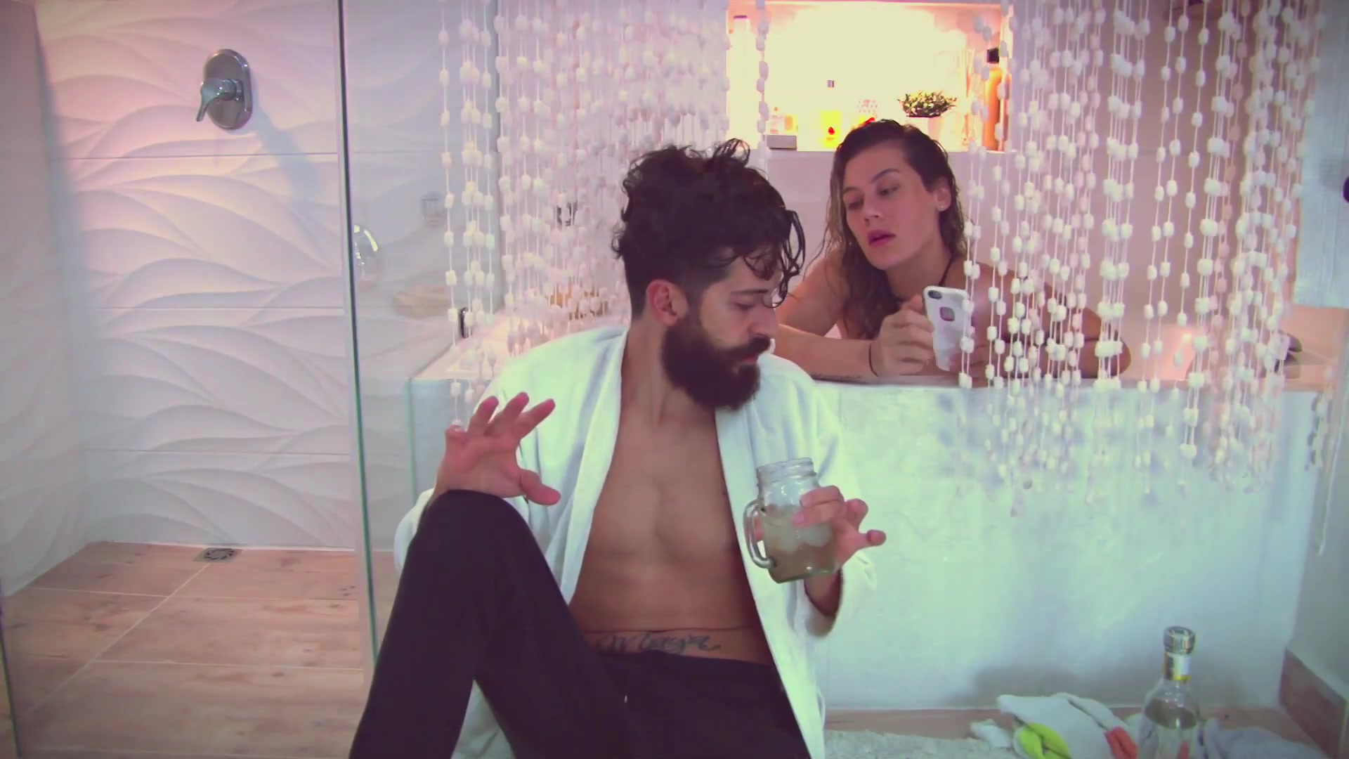 Una Ducha Luego De Las Fiestas - Sex Movies Featuring Andrea Garcia