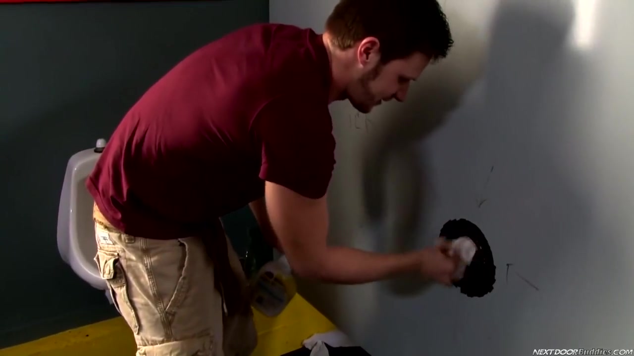 Brian Bonds And Brandon Lewis In Glorious Gloryhole Discovery