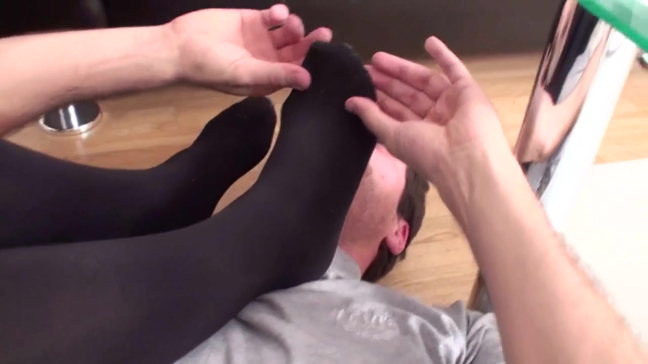 Commanding pantyhose feet worship by Foot Girls