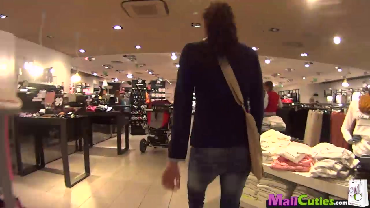 MallCuties - Amateur girl sucks a stranger in a shop