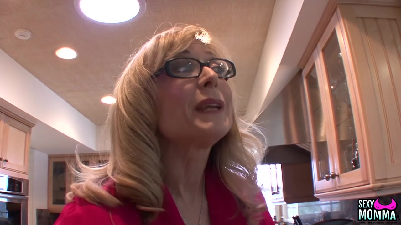 SEXYMOMMA - Cougar stepmom gives her twat to young cutie