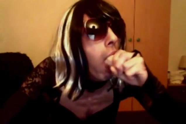 Sonia deepthroats and assfucks dildo 2
