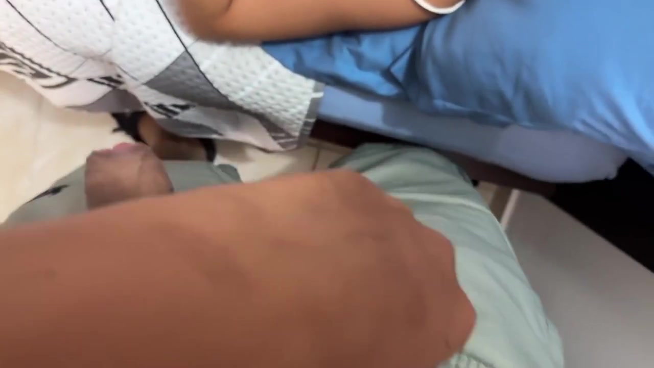 Mi Pequena Hermanastra Se Acuesta Para Descansar Y Pongo Mi Pene En Su Pequena Boca Hasta Terminar Follandole Su Apretado Cono With Sexo Duro