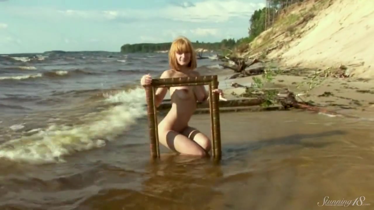 Blondie Katherine Her Big Natural Boobs At The Beach!