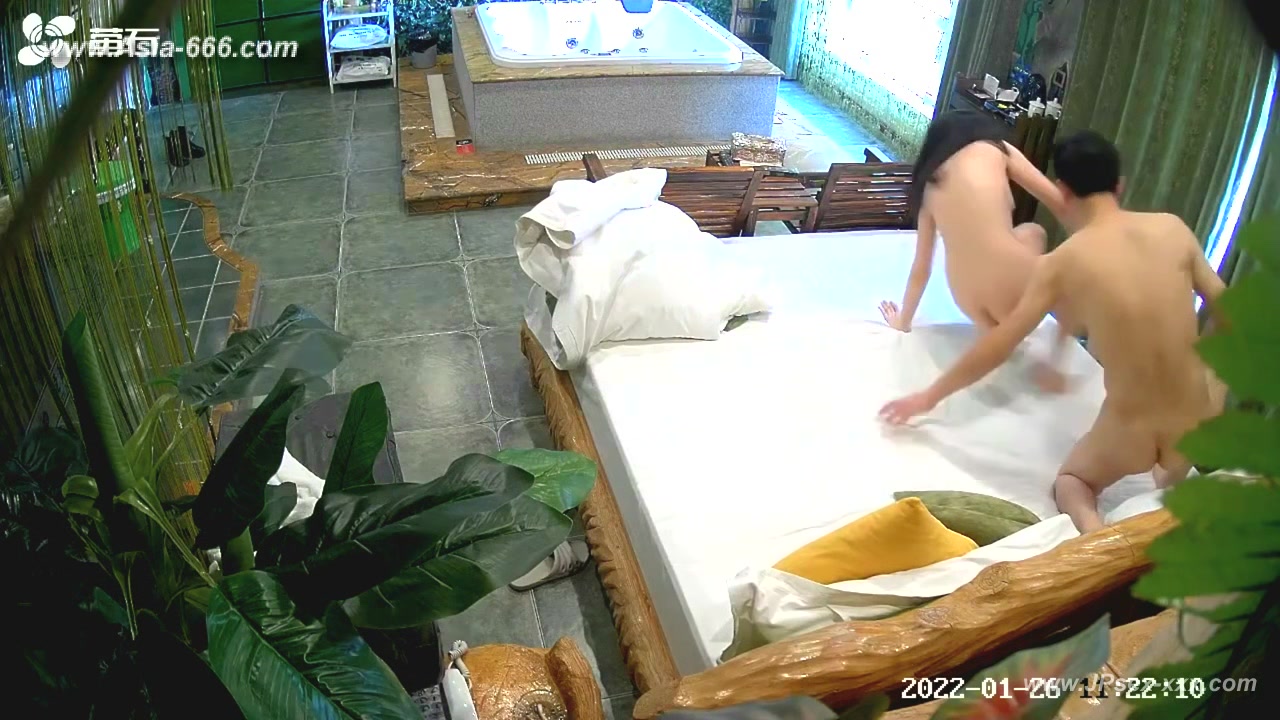 Hackers use the camera to remote monitoring of a lover's home life.558