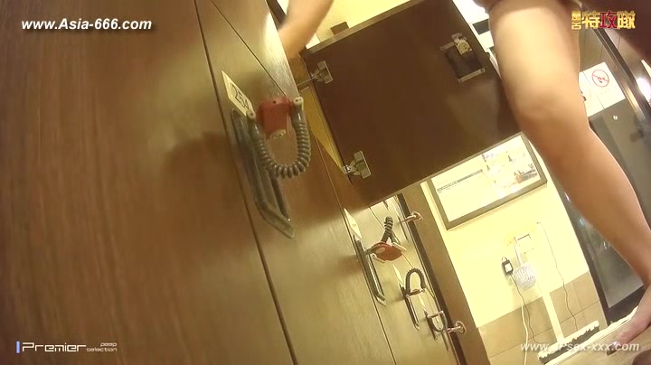 japanese public bathroom changeroom.***