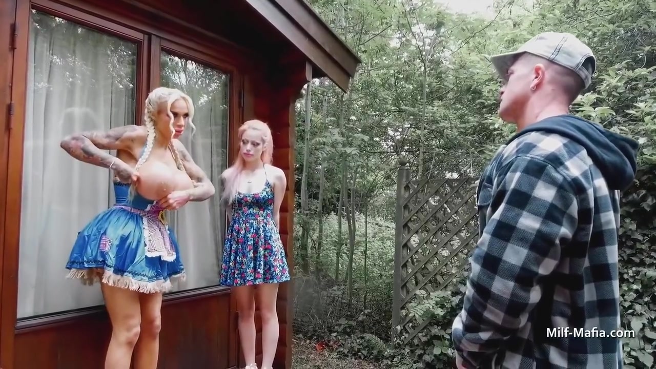 Sophie Anderson - Huge Boobed Pee Play And Asslicker
