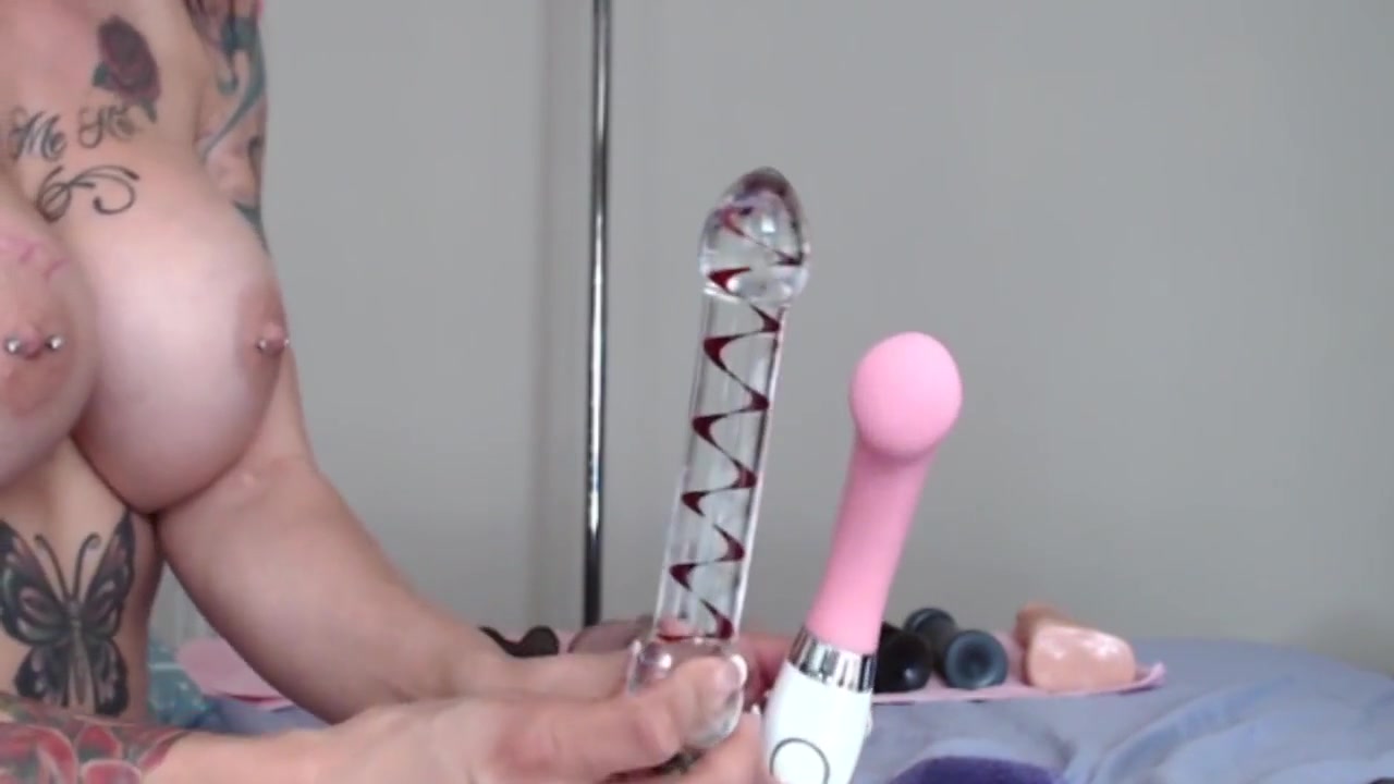 - Anna Bell Peaks Big Tit MILf Vixen Panty Stuffing