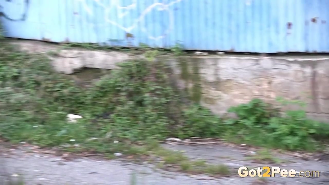 Urine Squirts From Pretty Girls Peeing In The Street