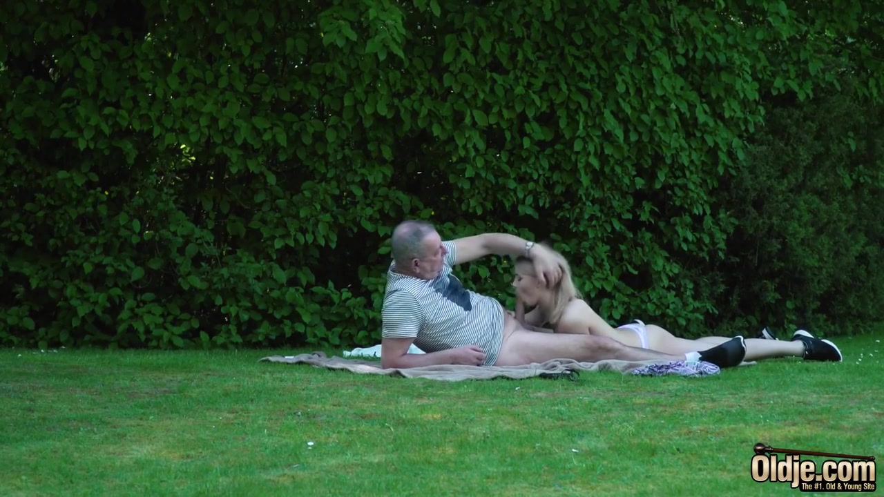 teen 18+ Having Hard Fuck In The Park With An Old Guy