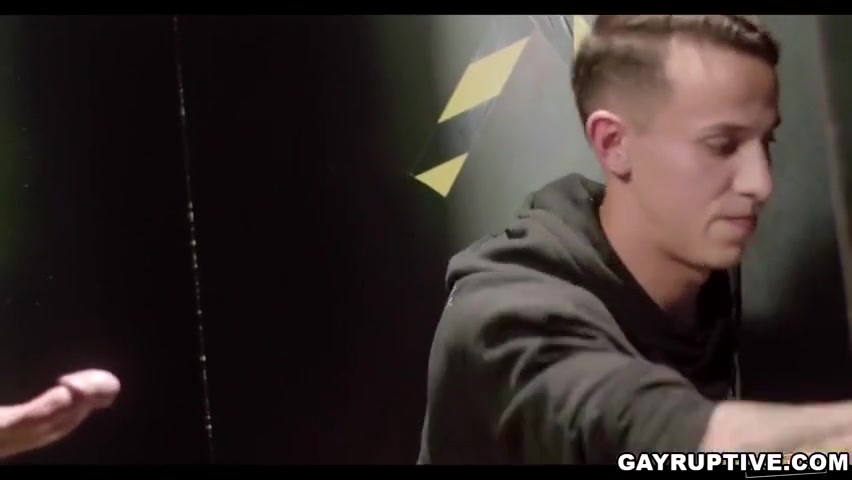 Hairy Guy Fucked Skinny Guy Dez Irez Hole - Mason Lear