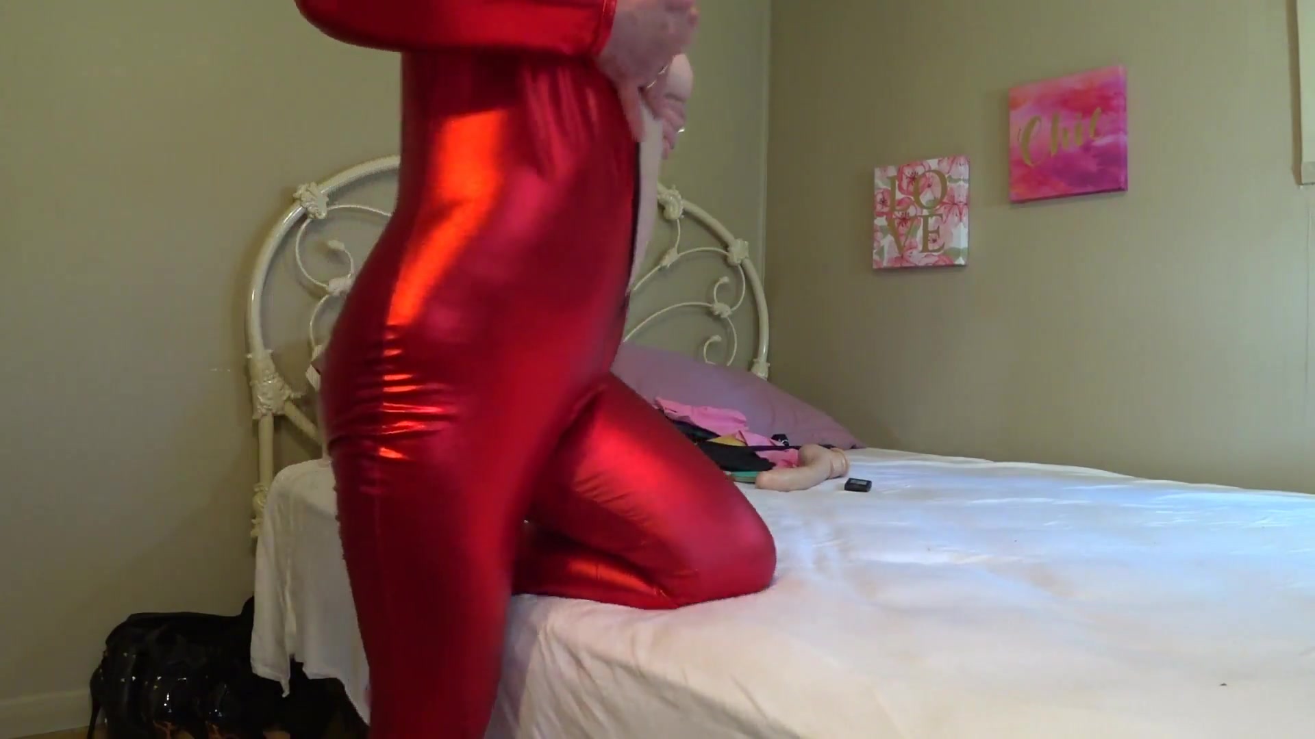 Hot Arse In PVC Cum Worship - TacAmateurs