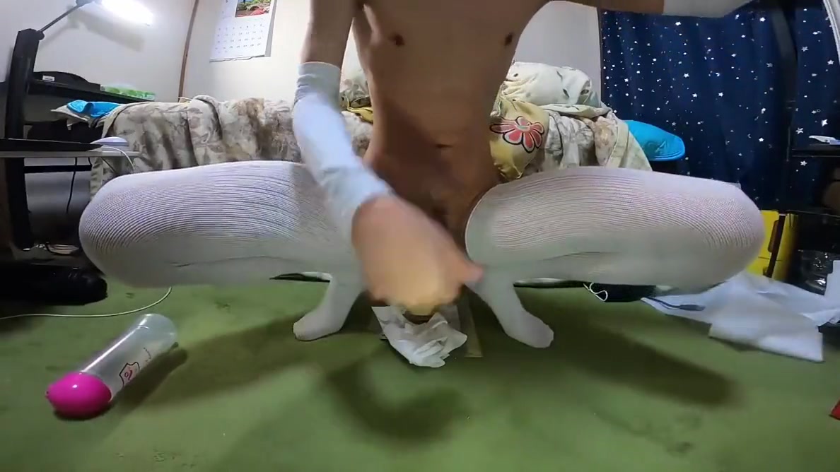 Having Fun Jerking Off On Dildo With White Clothes 17 May