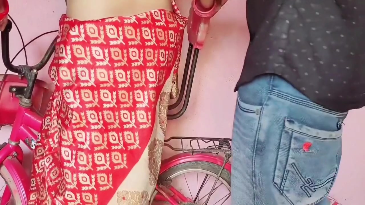 खबसरत जवन भभ क सइकल चलन सखन क बहन अकल म लक चद दय 12 Min