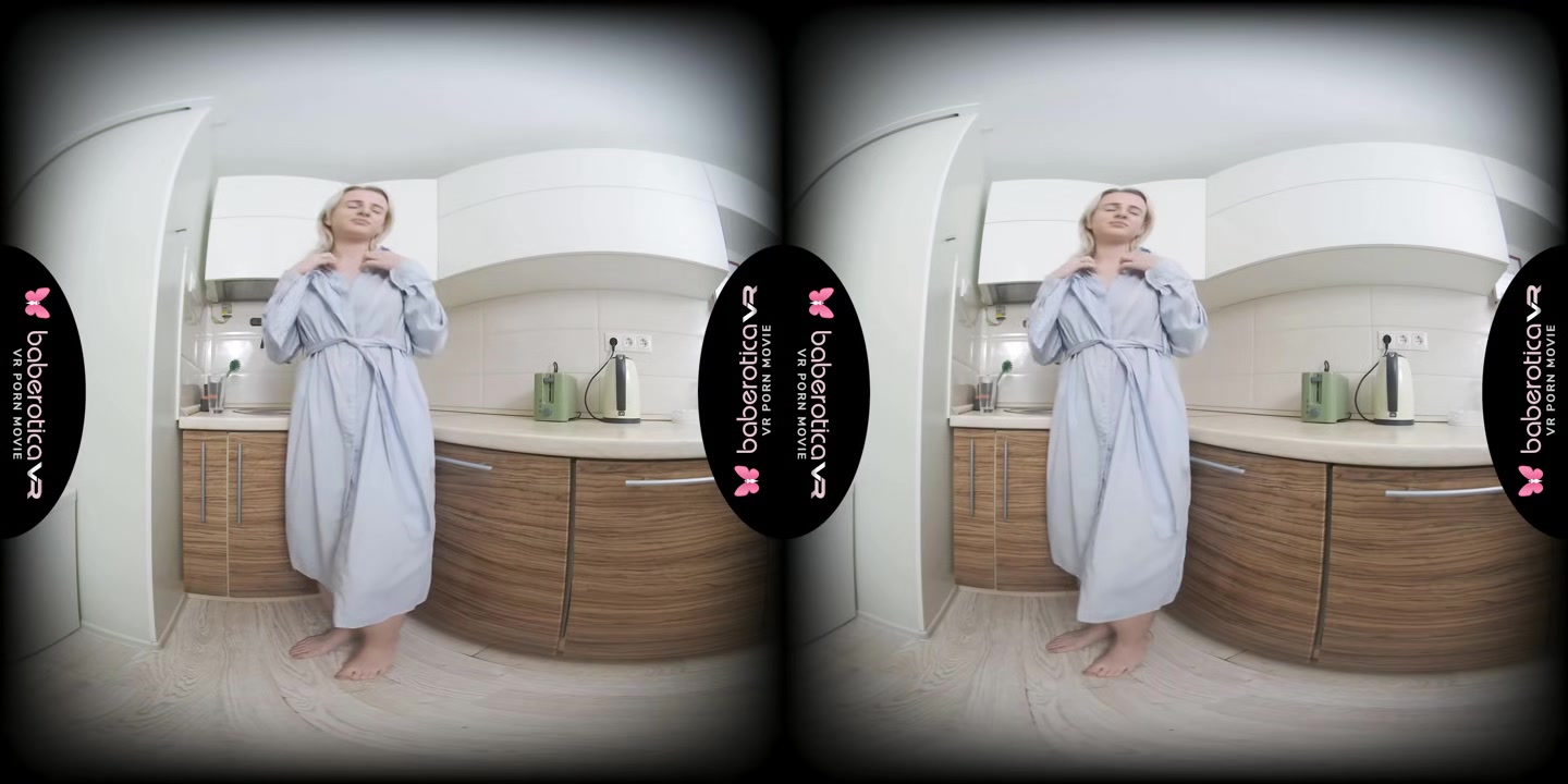 Hanna Rey Masturbates Her Shaved Pussy in the Morning - BaberoticaVR