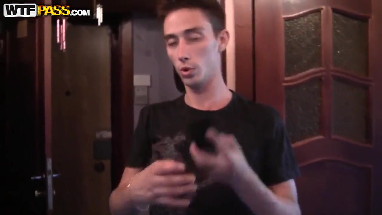 Fellow seducing his girlfriend to have sex