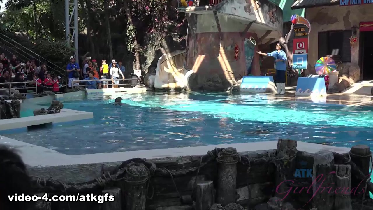 Jamie Marleigh in Jamie Gets To Meet Giraffes Face To Face To Feed Them - ATKGirlfriends