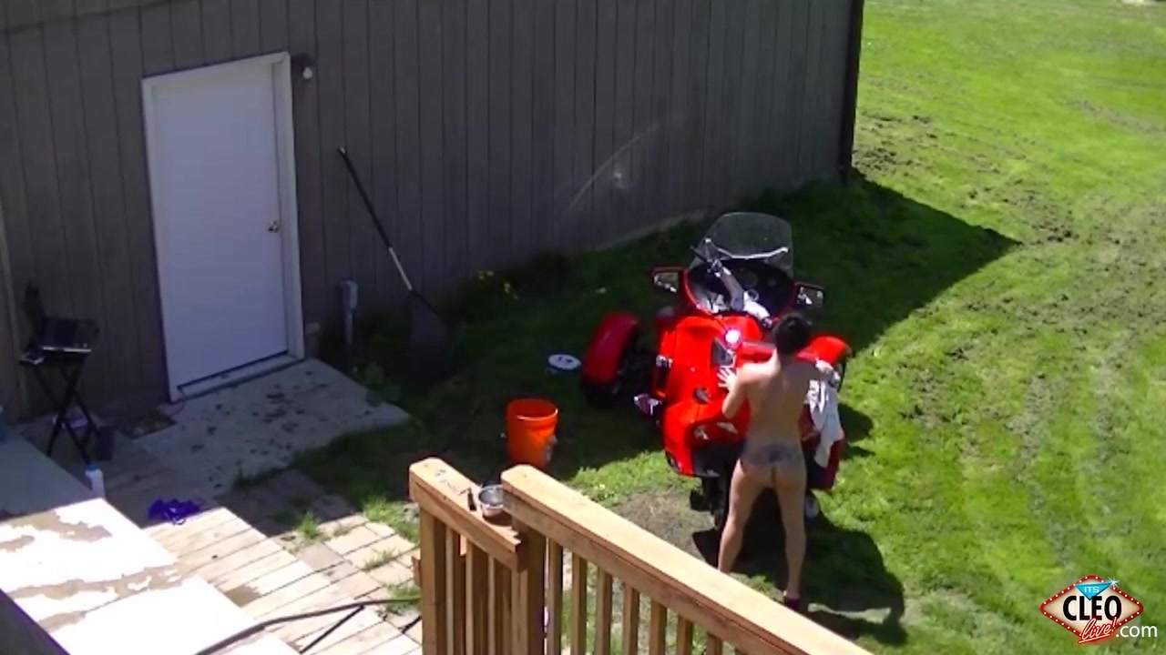 Neighbor Masturbates In The Back Yard For A Hot Cam Show! With Its Cleo