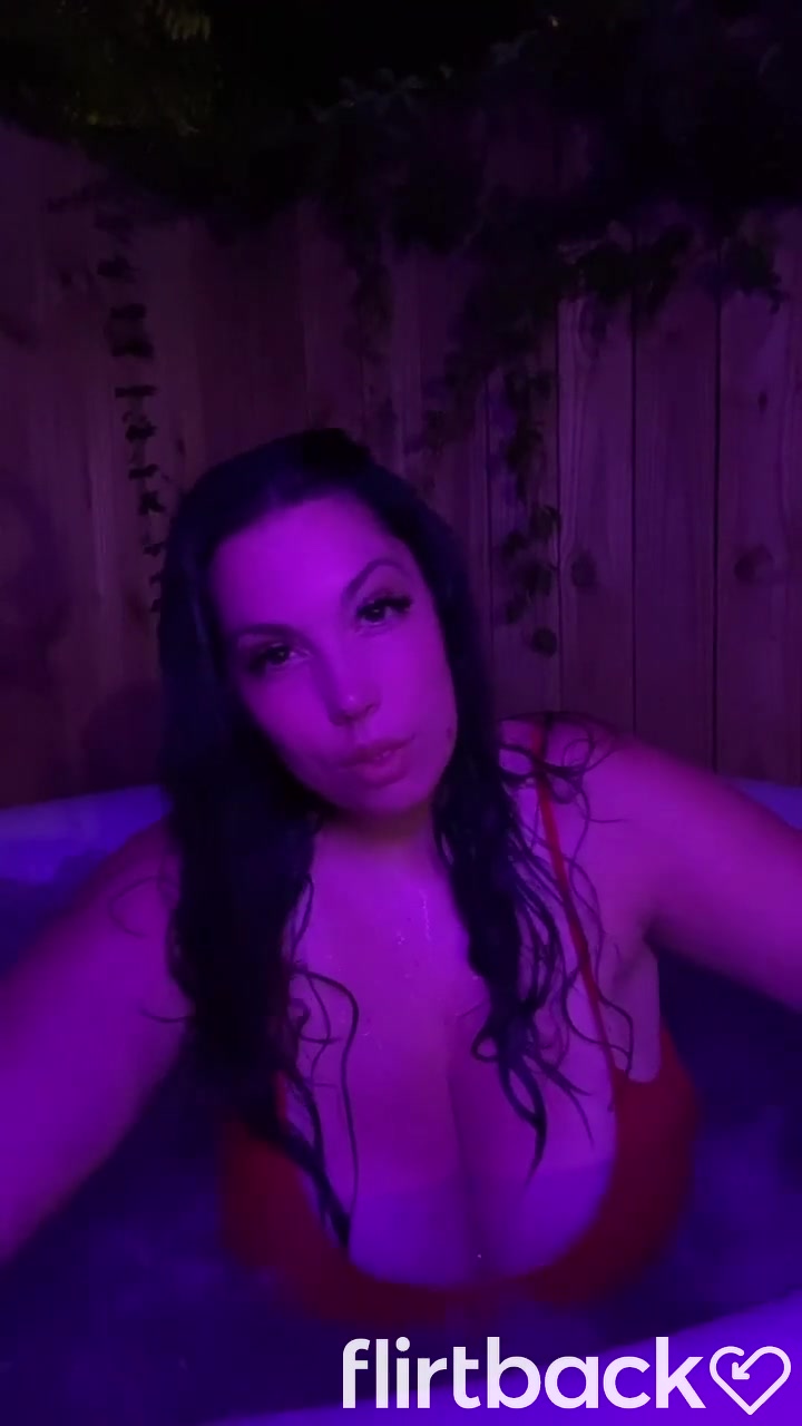 Brunnette flashing her boobs at the hot tub