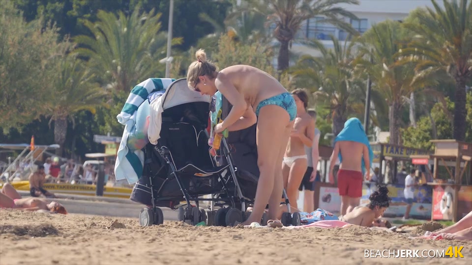 Big Saggy MILF Tits - BeachJerk