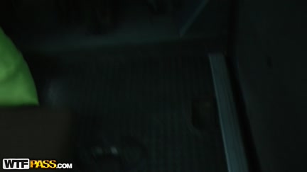 Angel with no panties sucks 10-Pounder nastily