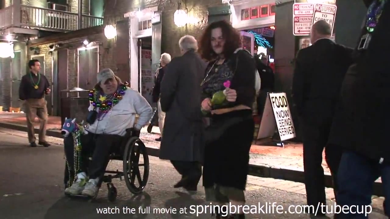 SpringBreakLife Video: Mardi Gras Street Flashers