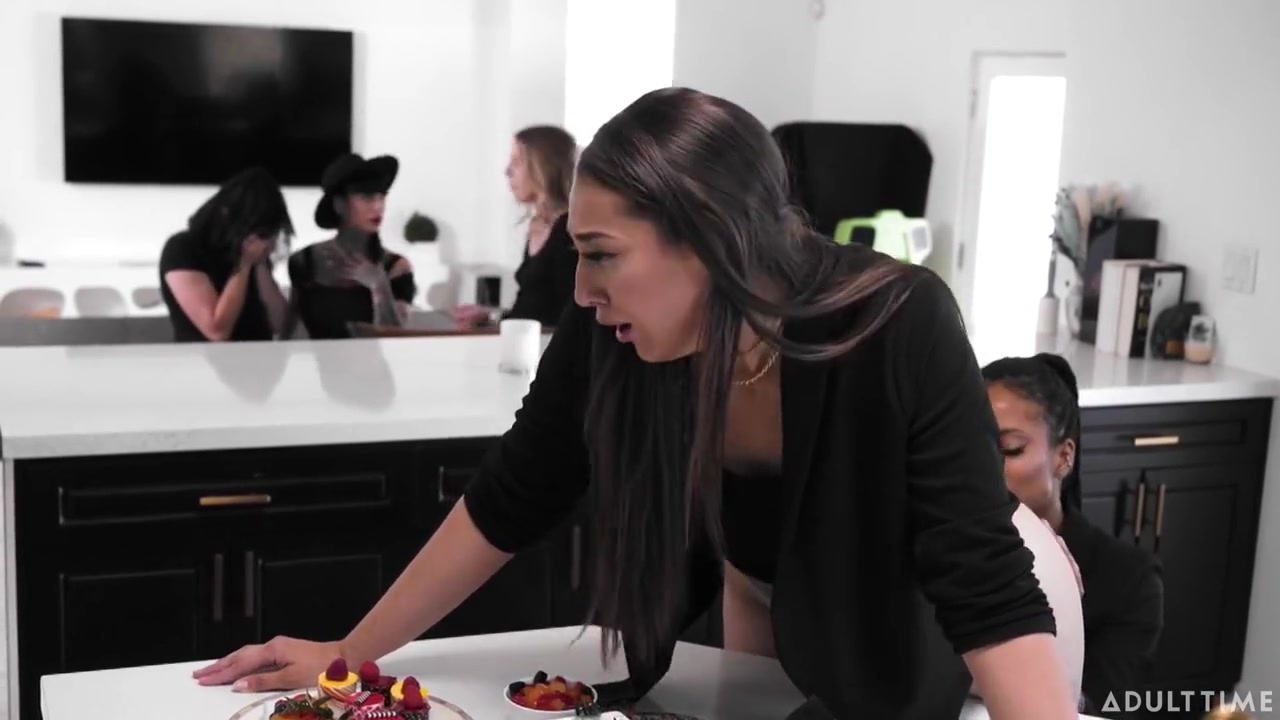 Kira Noir And Bella Rolland - Adulttimepilots And Time Of