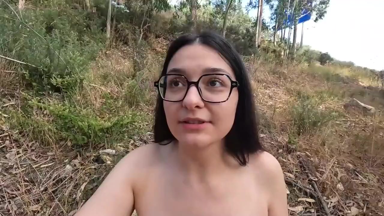 Ayudo A Una Desconocida En El Bosque Y Me Da Una Recompensa