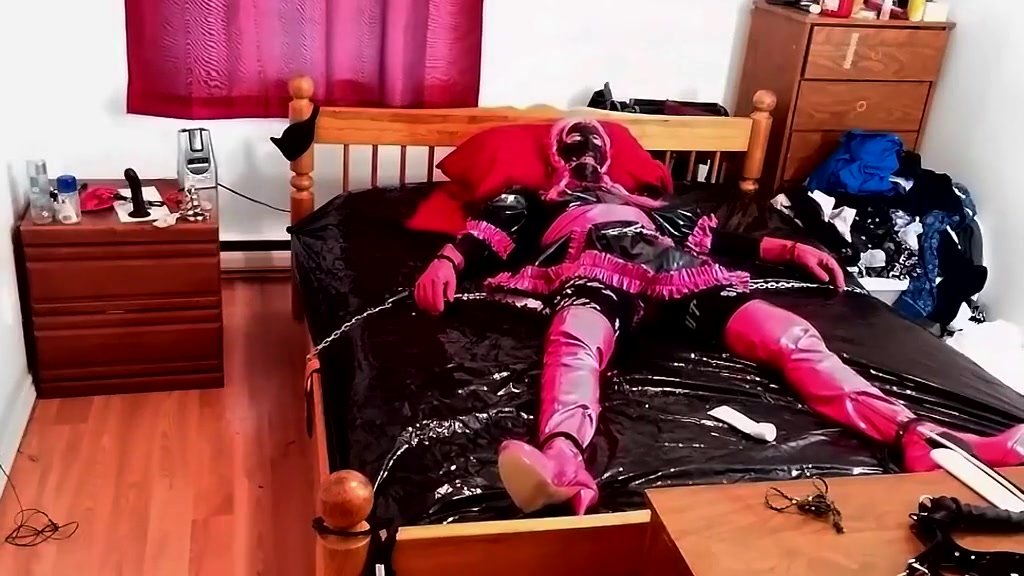 Sissys daybed bondage