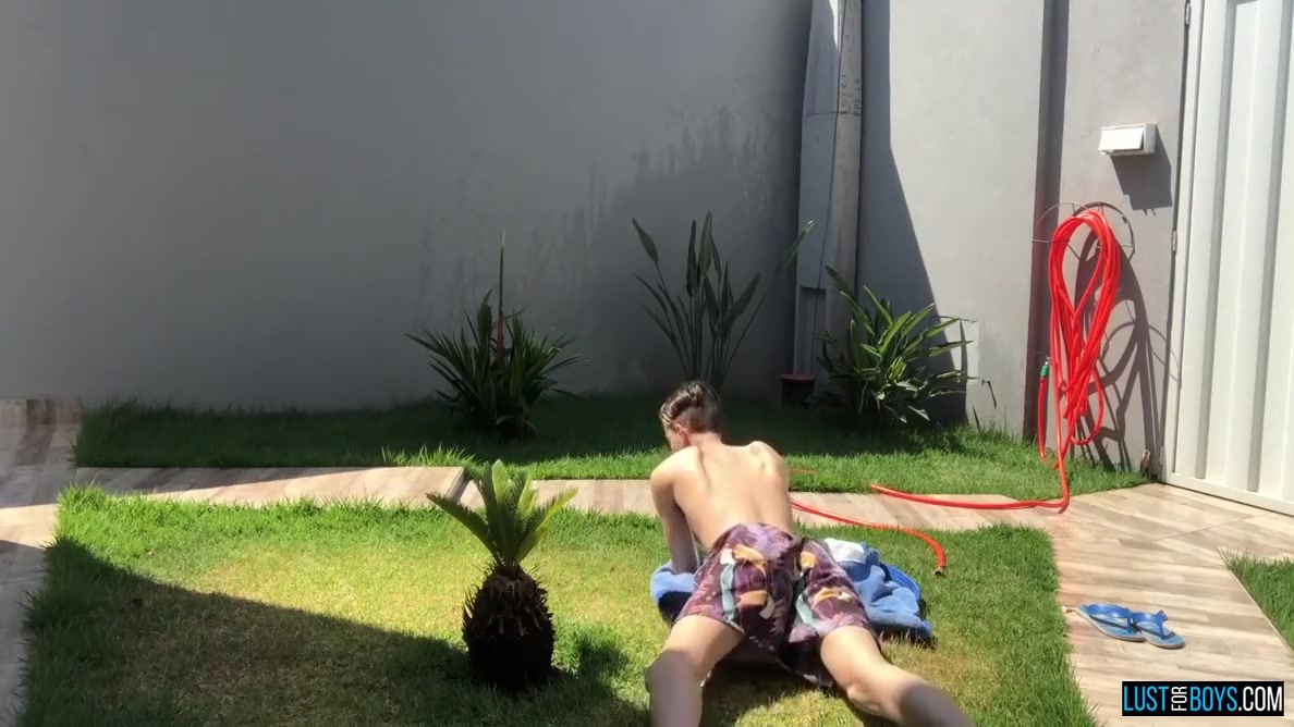 Adorable Twink Cums While Masturbating Outdoors With Henry Evans