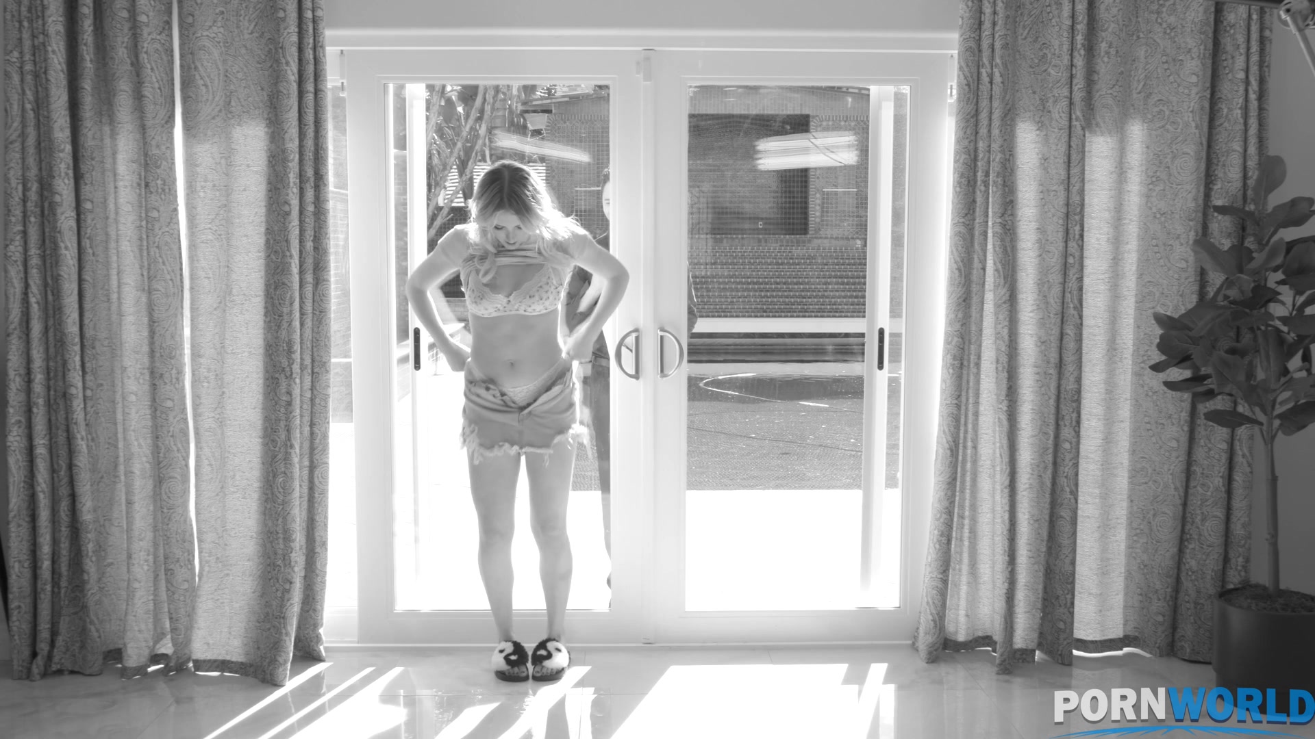 Stud Salesman Plows Young Home Alone Slut Melody Marks GP2265 - PornWorld