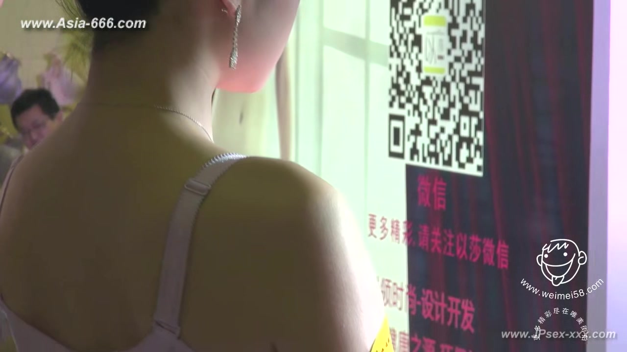 Chinese model in sexy lingerie show.23