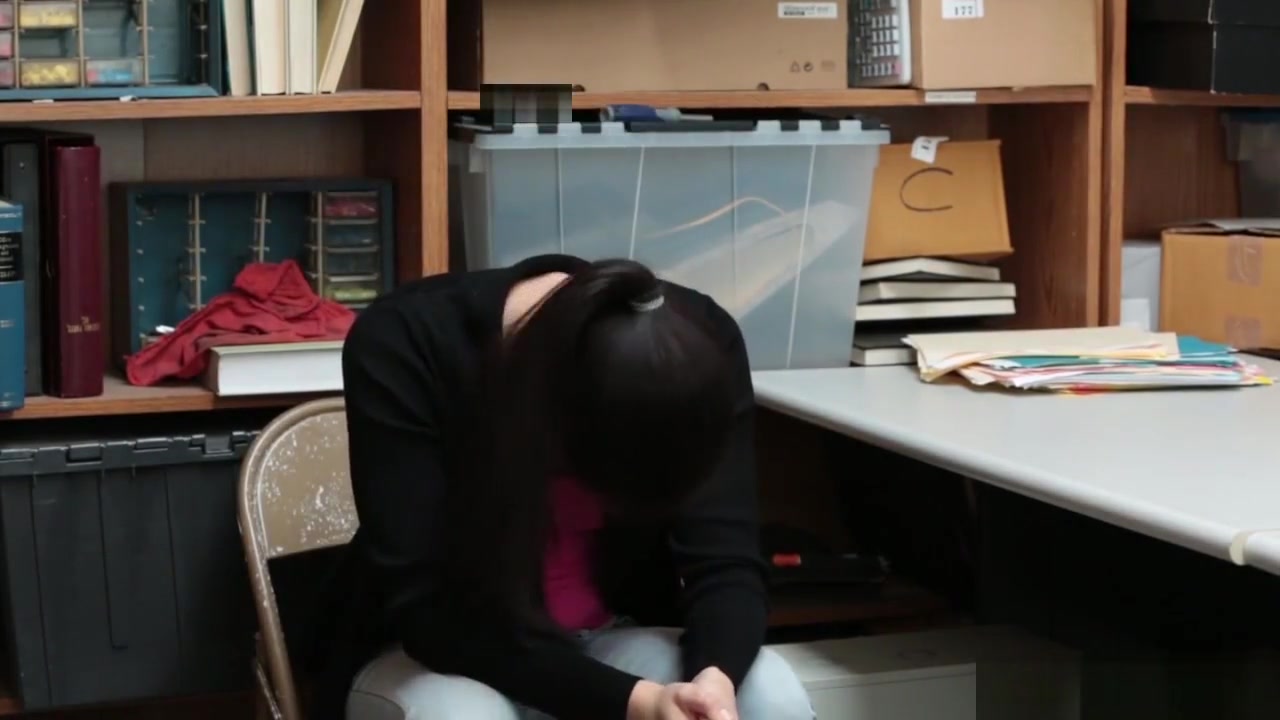 Shoplyfter Bobby Dylan fucked by the hearing person