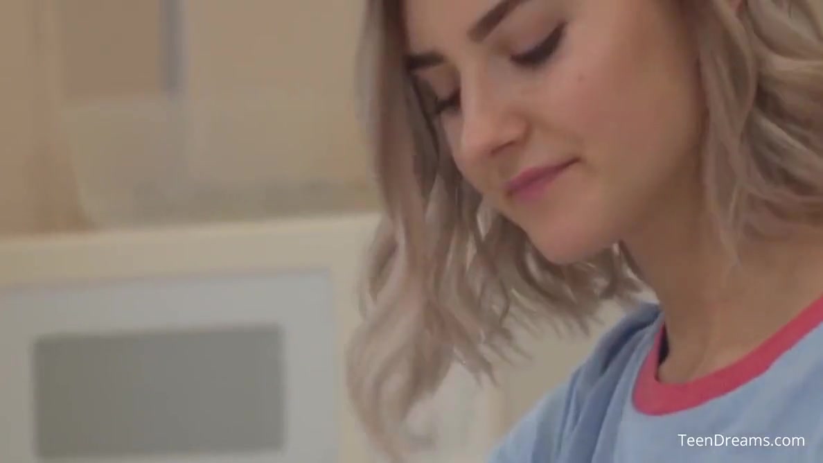Eva Elfie - 18 Year Old Eva Masturbating With Her Milk