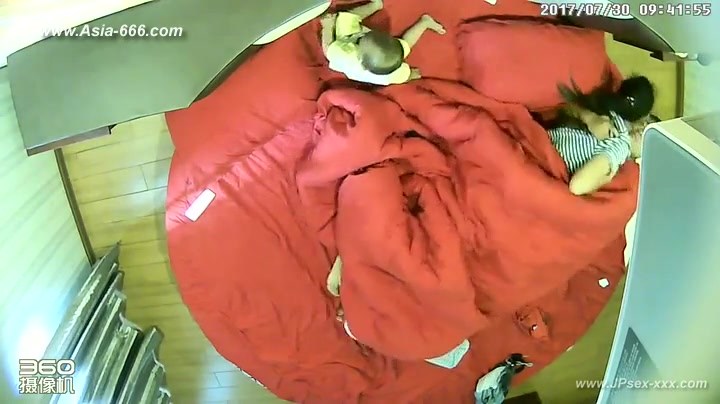Hackers Use The Camera To Remote Monitoring Of A Lovers Home Life.90