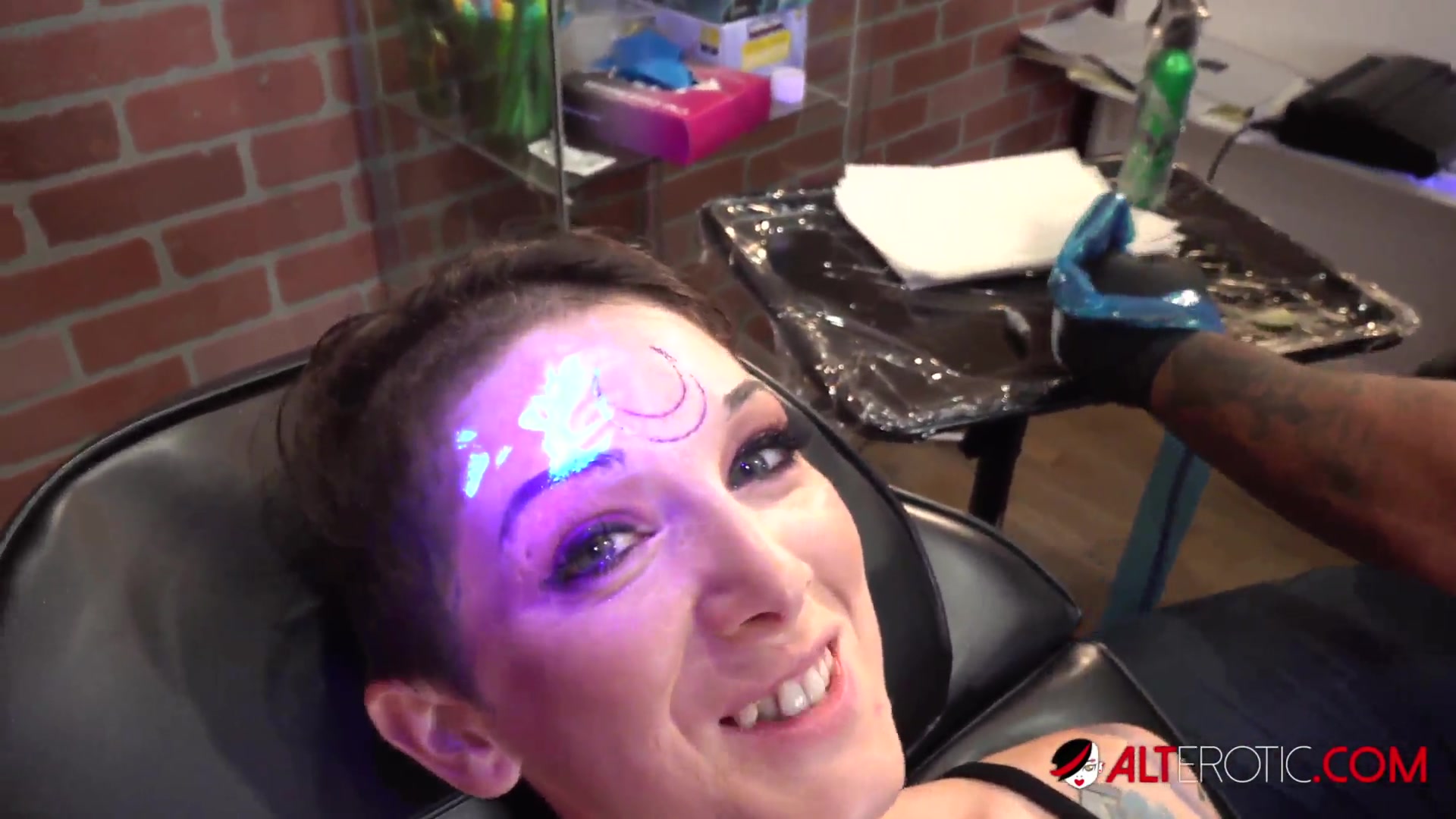 Sully Savage Gets Forehead Tattoo
