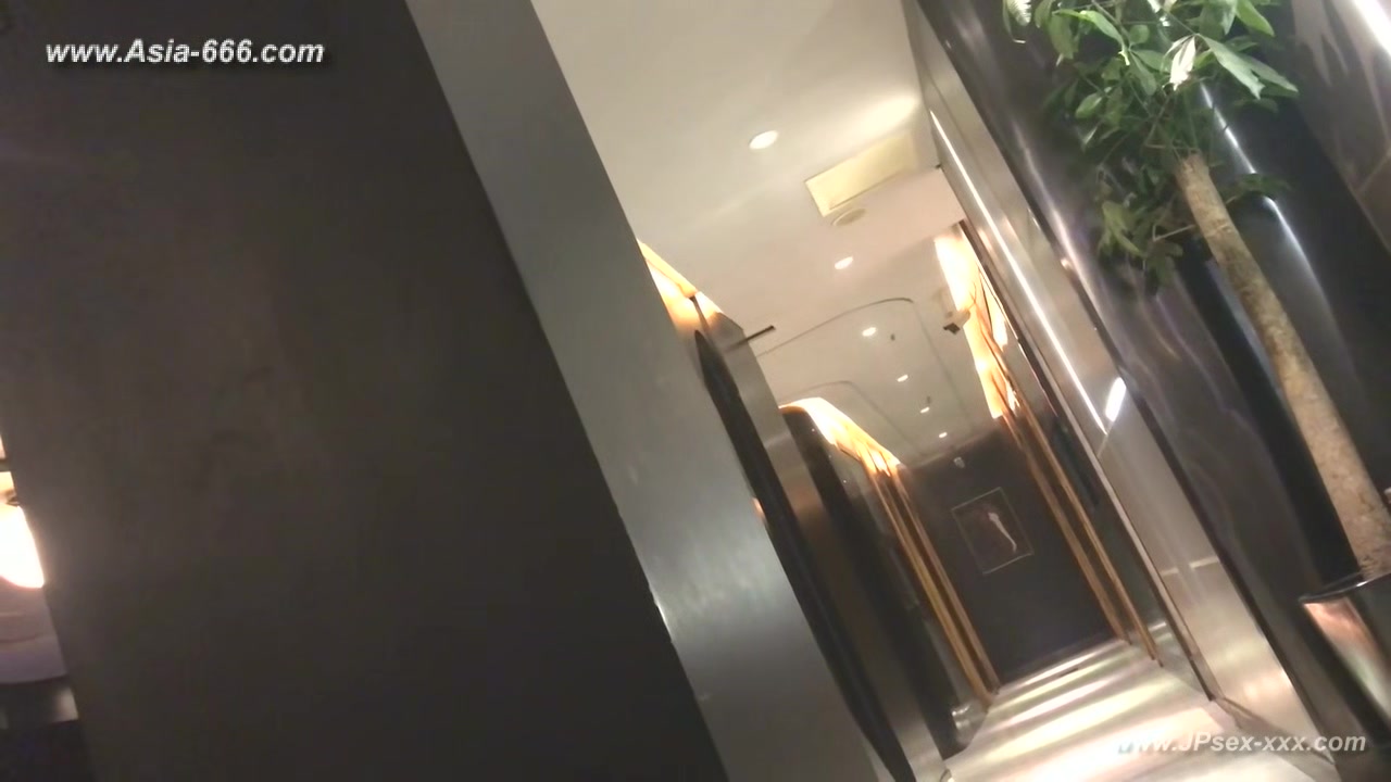 chinese girls go to toilet.310