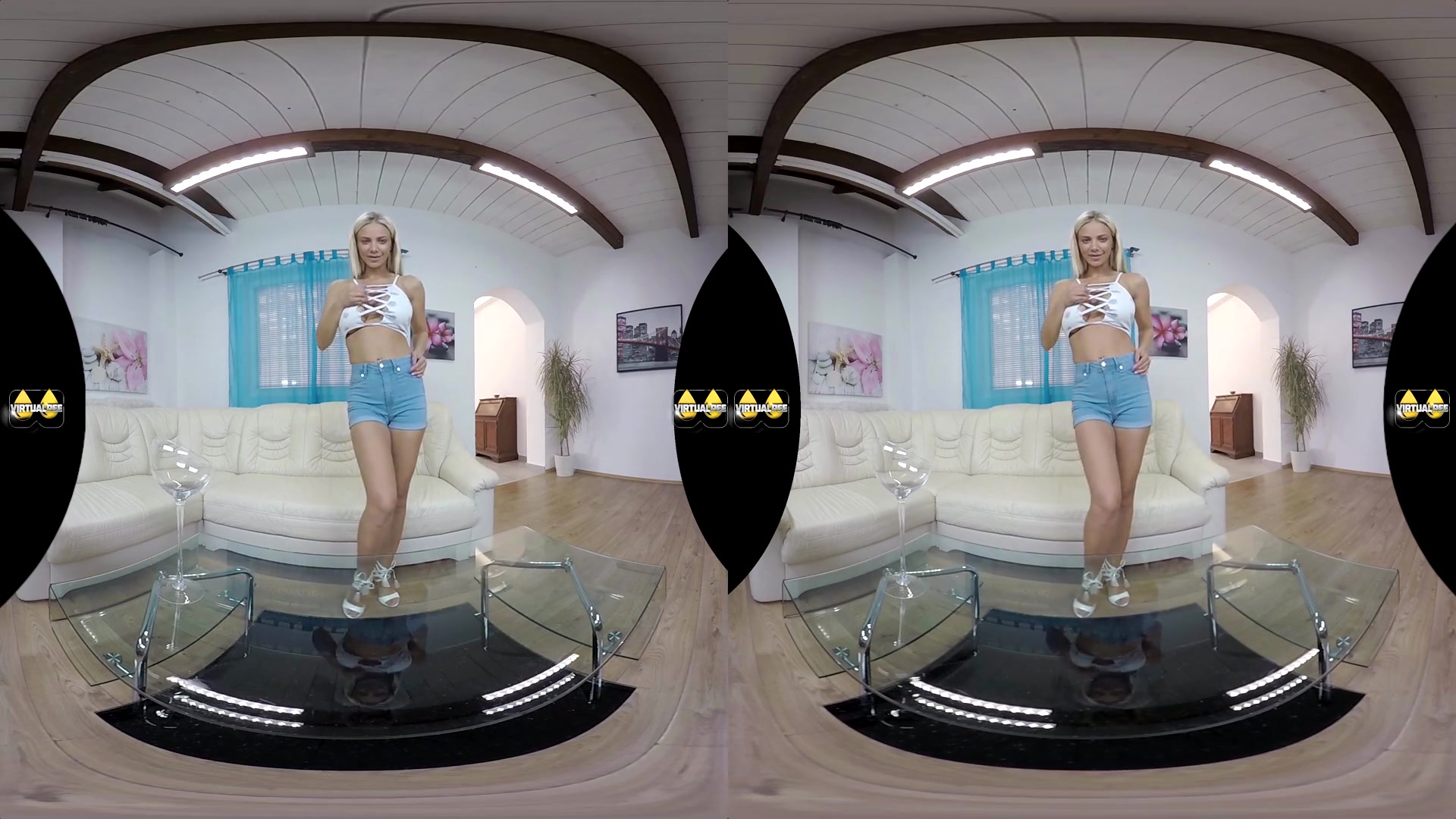 Natalie Cherie in Golden Shower - VirtualPee