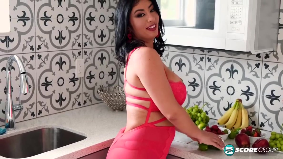 Food Fun With Busty With Selena Adams
