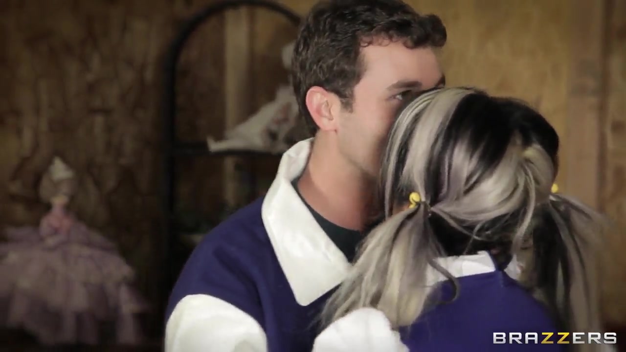 Blonde Cheerleader Helly Hellfire plays with James Deen