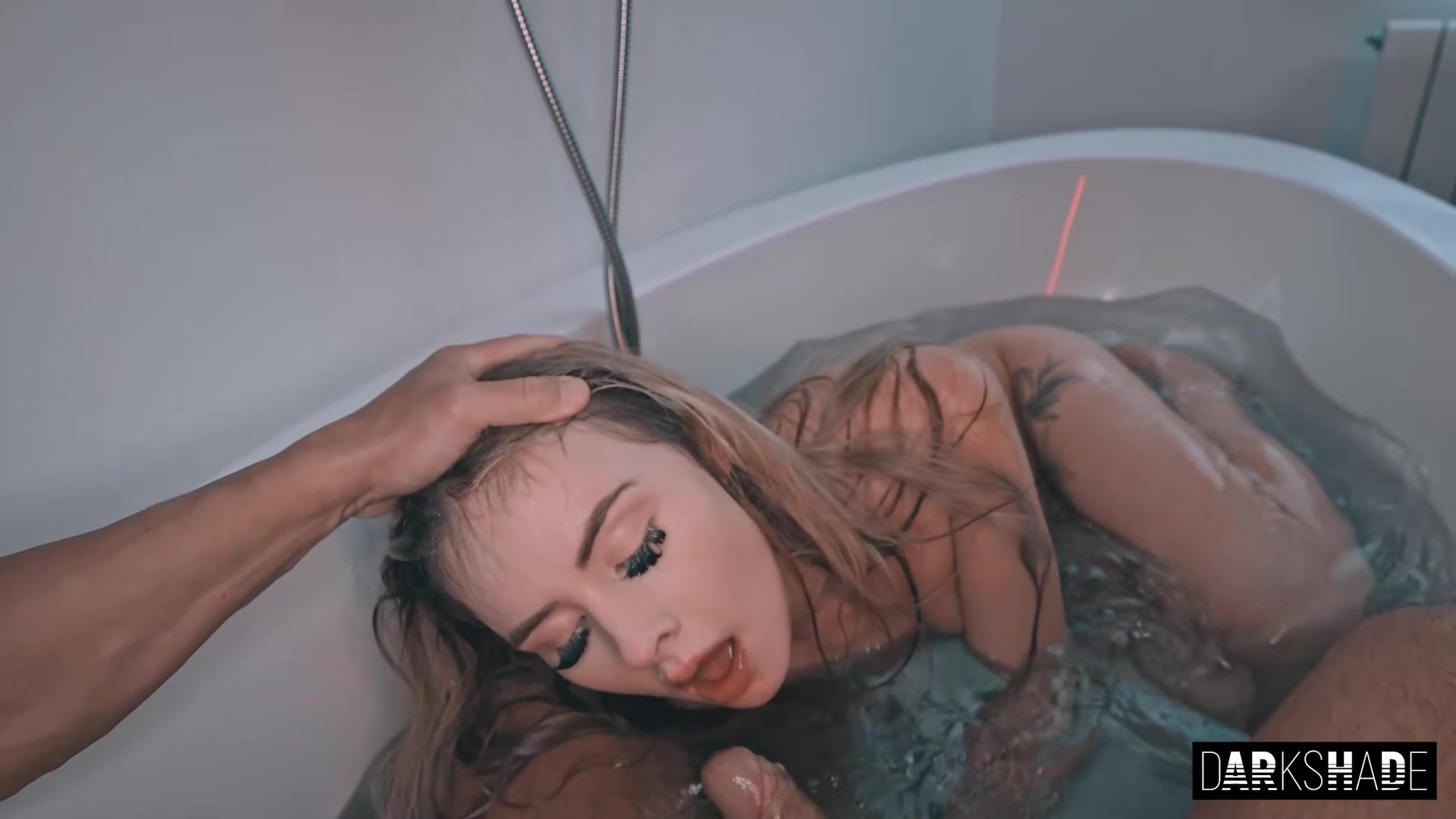 Blowjob Fun In The Tub