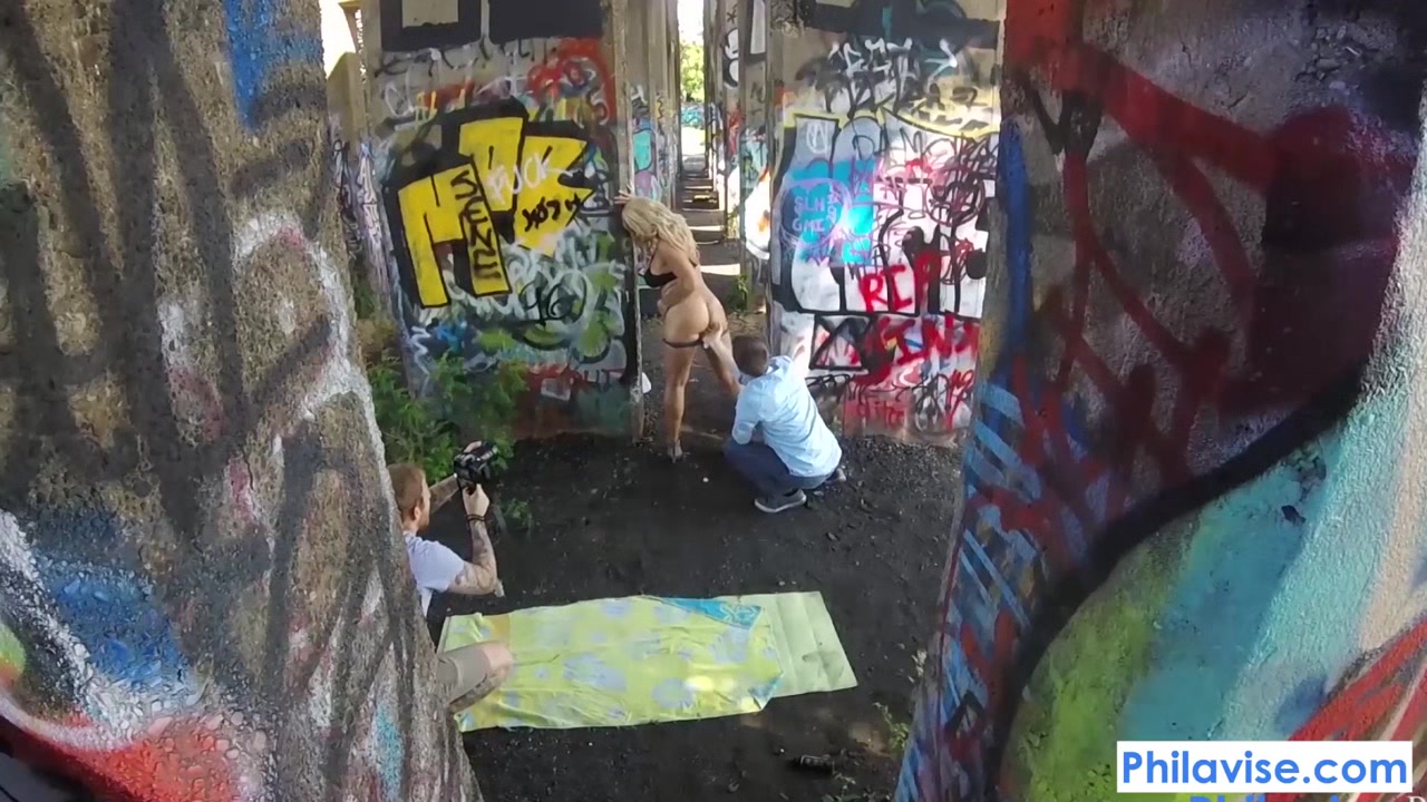 PHILAVISE-Action cam public milf fucking with Alyssa Lynn