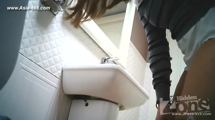 peeping blondes go to toilet.35
