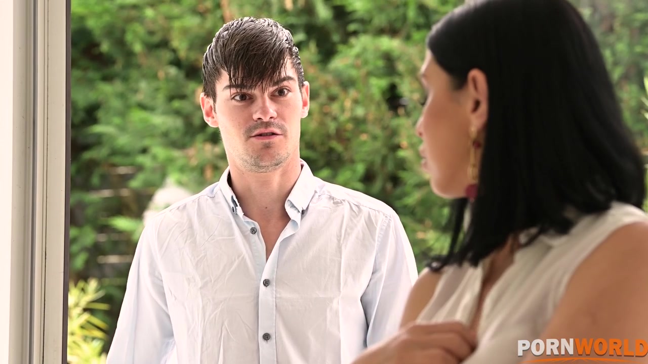 Kira Queen and Alyssia Kent have explosive climaxes in raunchy threesome GP1401 - PornWorld