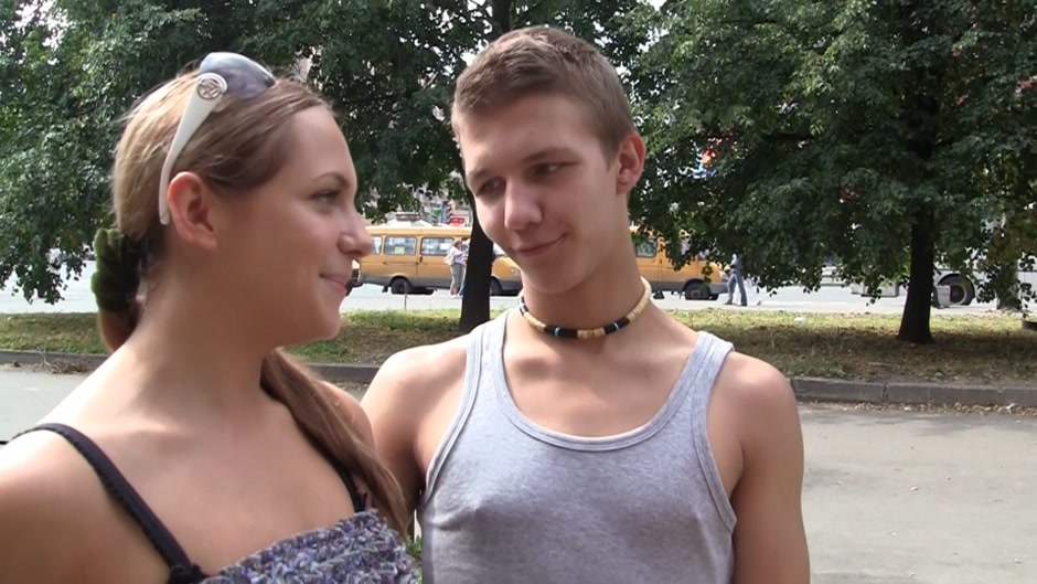 Slutty girls in outdoor pickup fuck