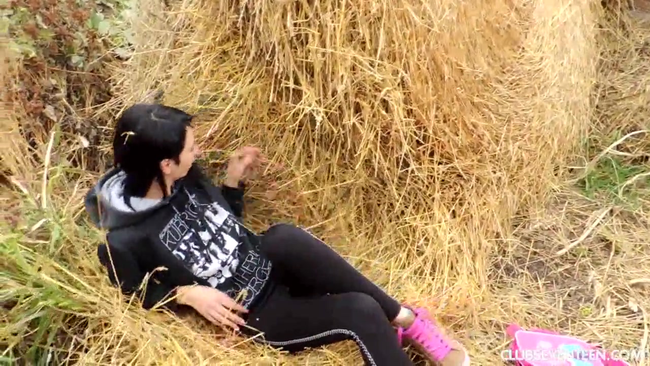 Brunette teen 18+ Gabriela toy pussy outdoors