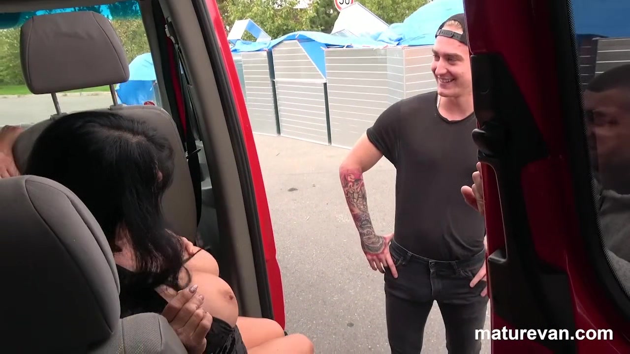 Granny gives Hitchhiker a Warm welcome - Maturevan