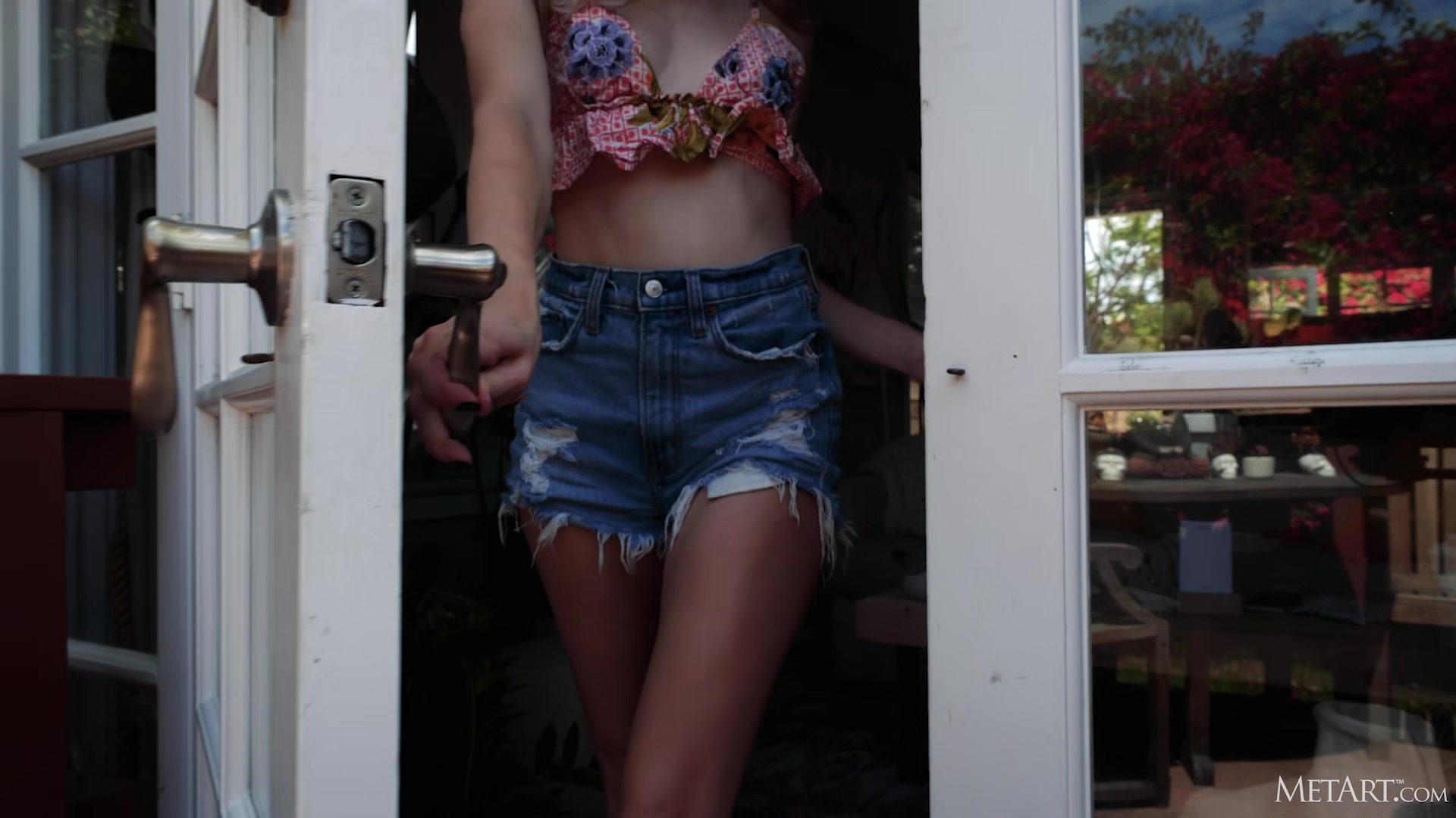 Yard Secrets - Roxy Shaw - Met-Art