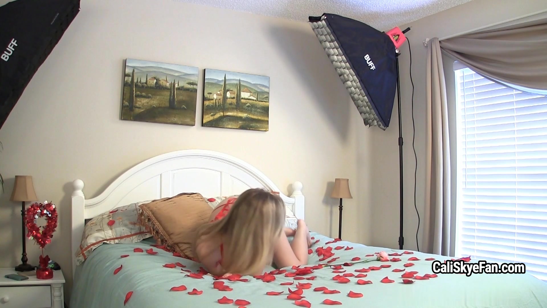 Cali Skye takes off her cloth and shows her natural body in studio