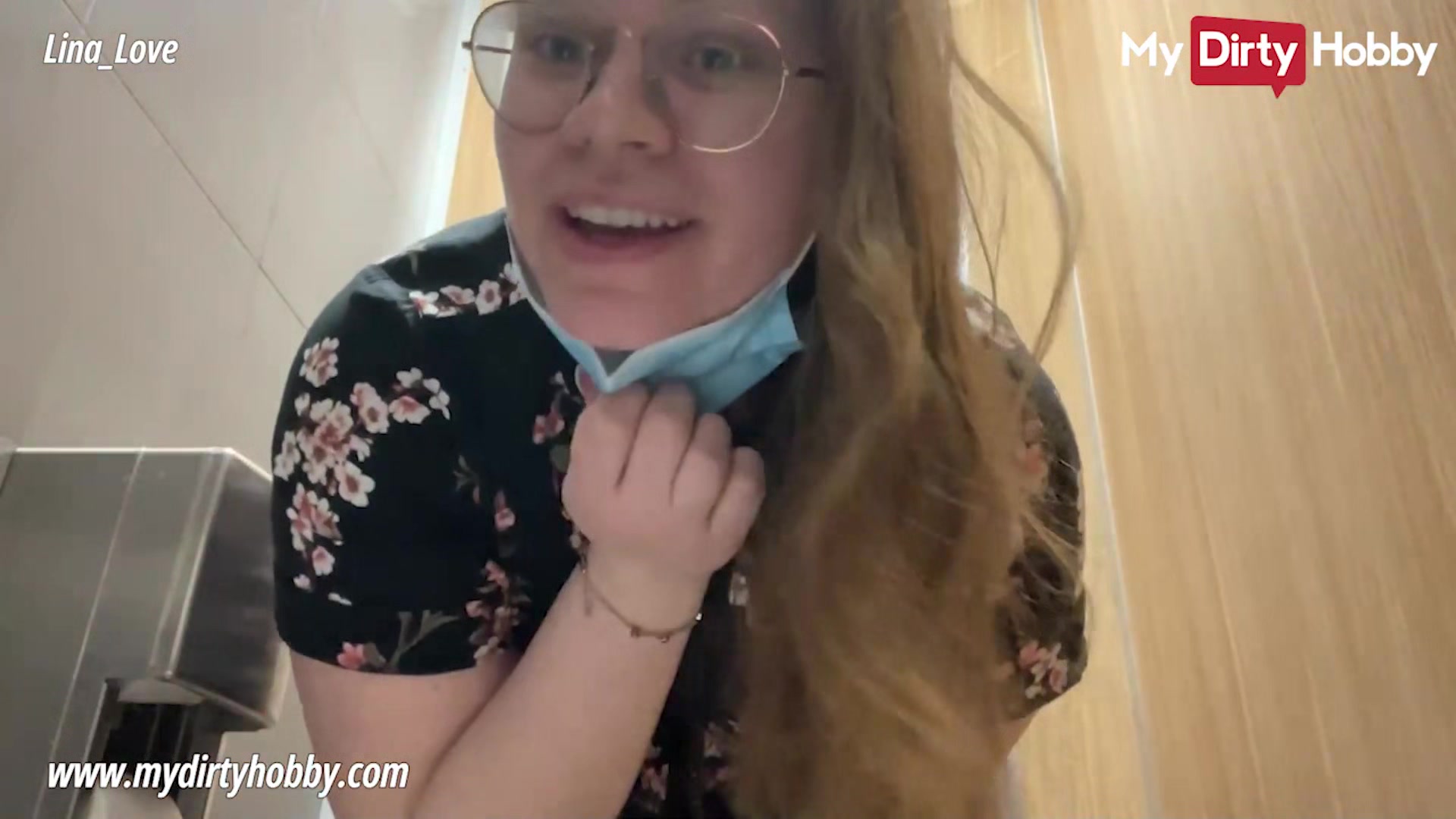My Dirty Hobby - German amateur gets an orgasm in public